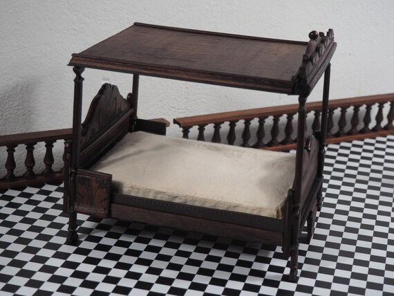 dolls house four poster bed