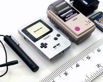 任天堂の歴史コレクションから、ゲームボーイ 1/4 スケールのドール