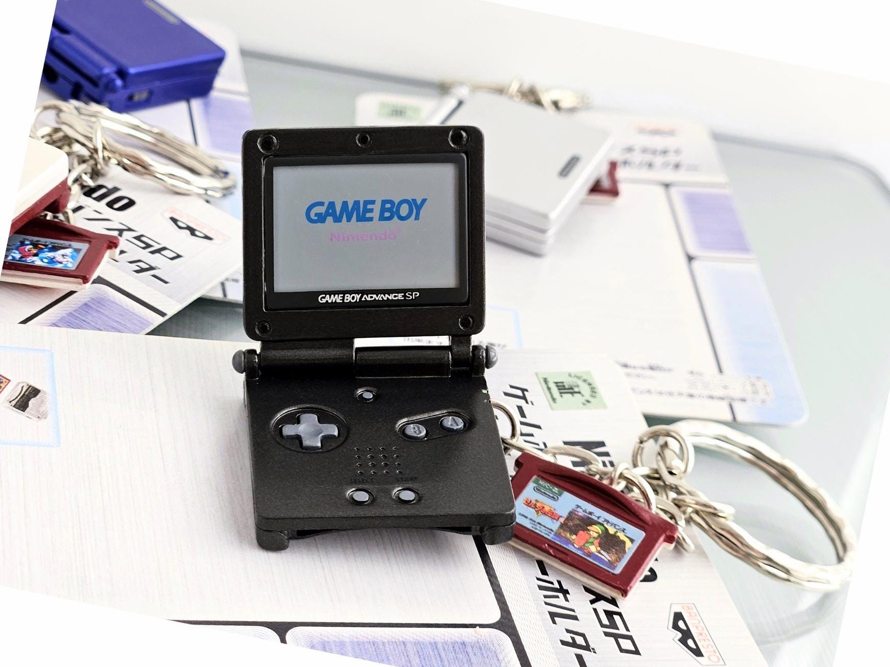 【レトロ】Nintendo GAMEBOYADVANCE SP キーホルダー Rare Nintendo GAME BOY Advance Miniature Metal Key-chain (non