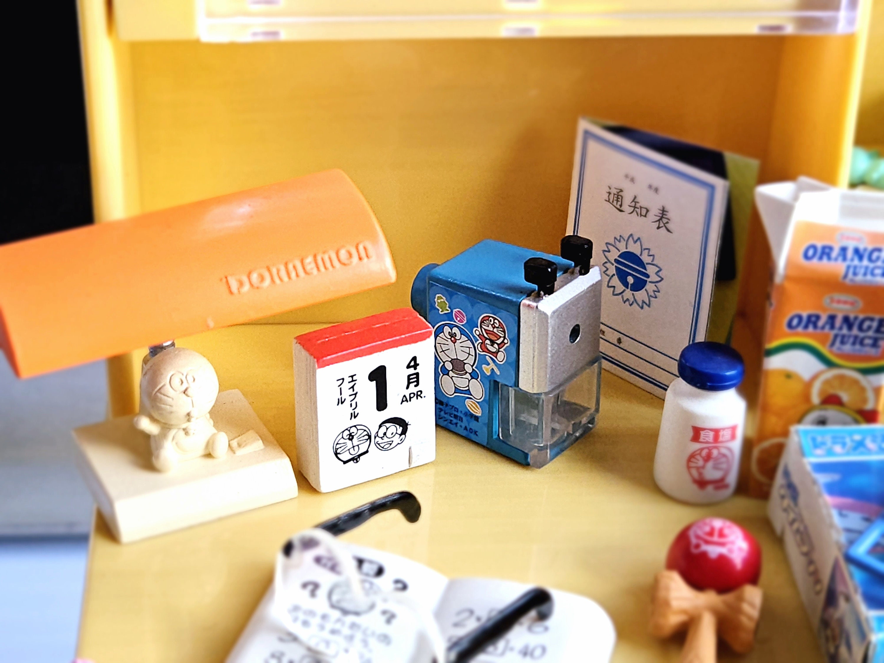 リーメント ドールハウス ミニチュア 勉強机 ライト付き 文房具 