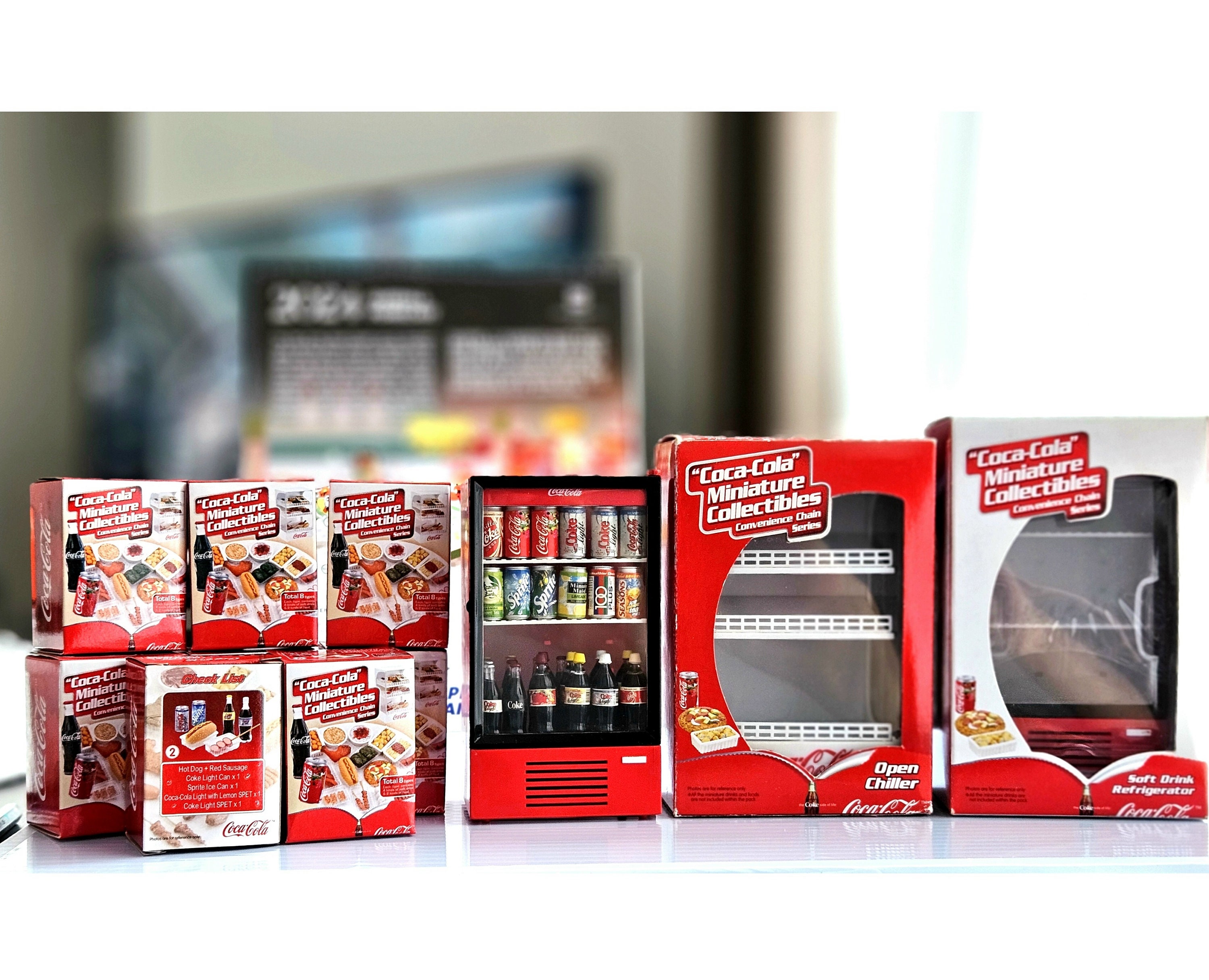 【入手困難】【希少】Coca-Cola ミニチュアボトル　6本セット　ケース付き Buy Coca Cola/ Coke Dollhouse Miniature Appliance Fridge