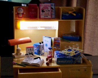 リーメント ドールハウス ミニチュア 勉強机 ライト付き 文房具