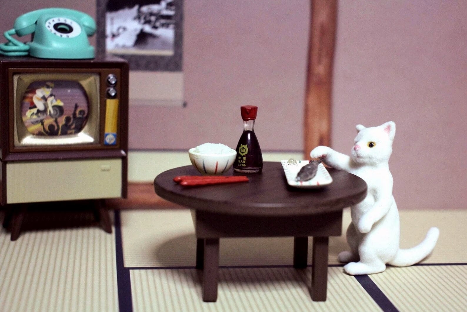 リーメント ミニチュア猫日記セット - 猫、テーブル、魚、ご飯の入った 