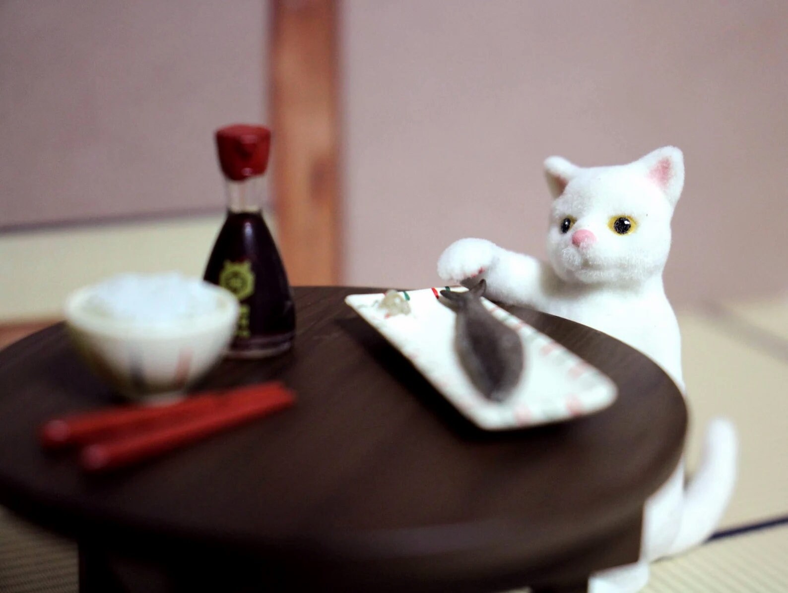 リーメント ミニチュア猫日記セット - 猫、テーブル、魚、ご飯の入った 