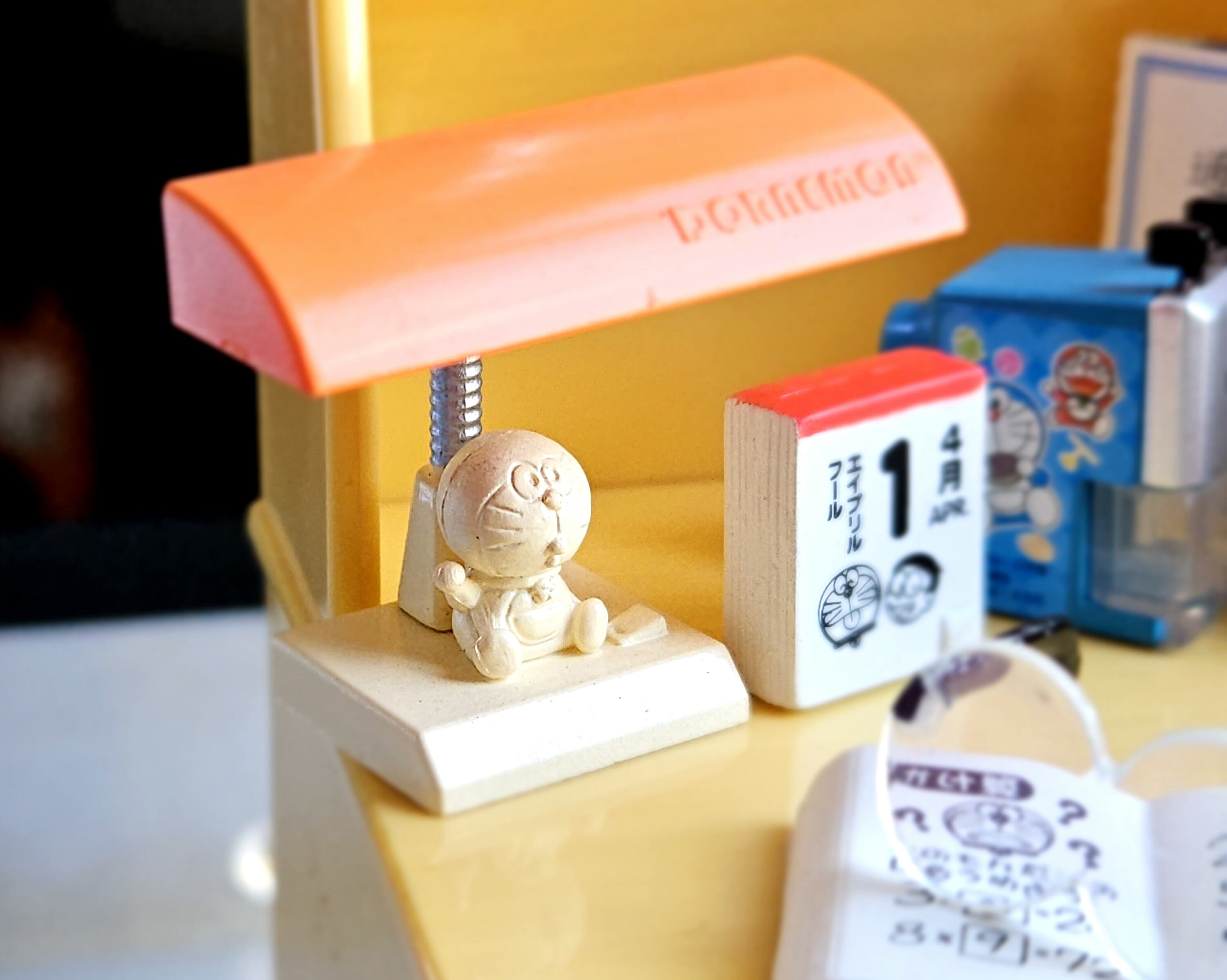 リーメント ドールハウス ミニチュア 勉強机 ライト付き 文房具 