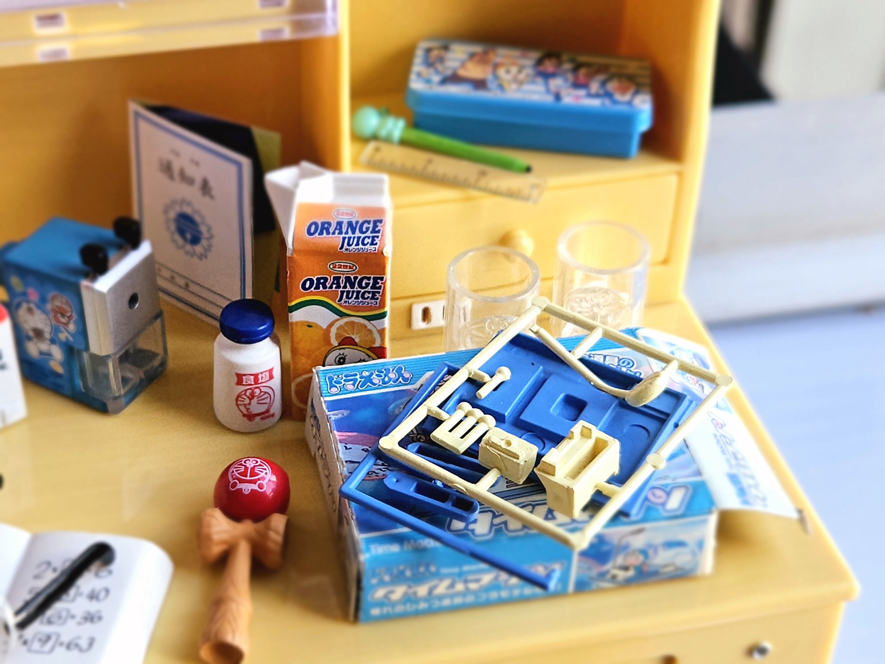 リーメント ドールハウス ミニチュア 勉強机 ライト付き 文房具