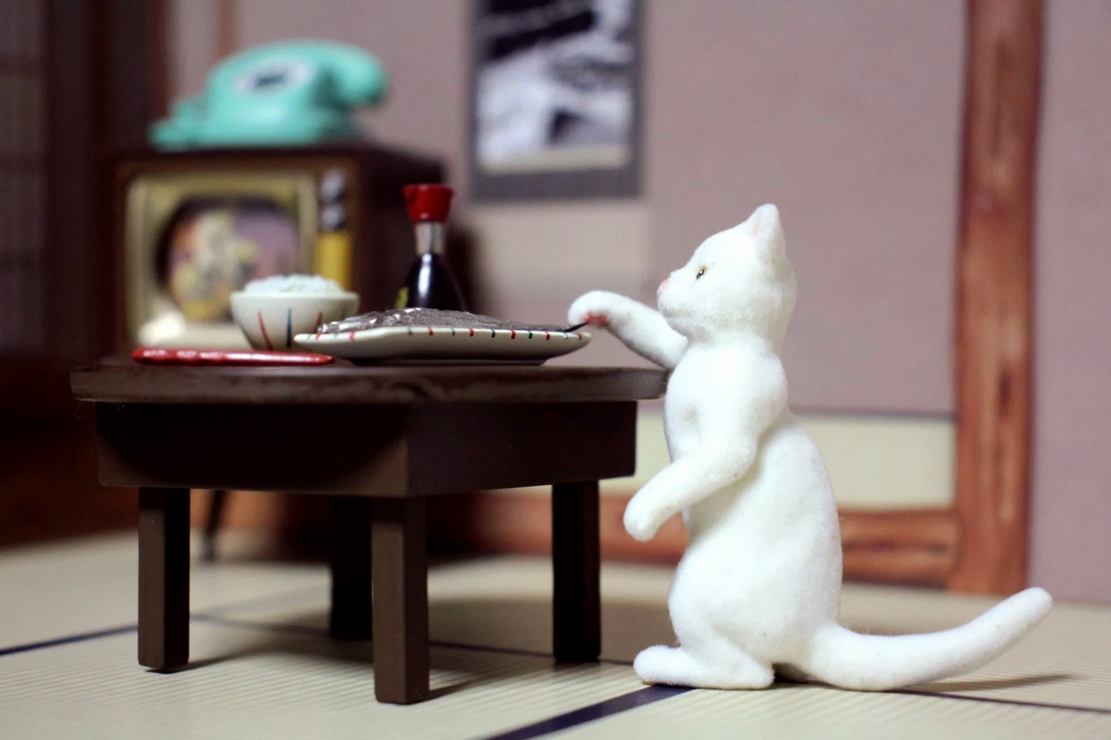 リーメント ミニチュア猫日記セット - 猫、テーブル、魚、ご飯の入った 