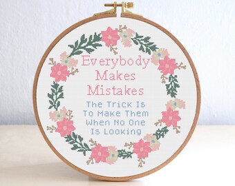 Jeder macht Fehler sarkastische Arbeit Zitate Kreuzstichmuster, lustige subversive Blumenstickerei, Humor Büro Kreuzstich