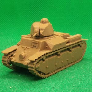 Peut inclure: Un modèle en plastique brun d'un char léger français avec une tourelle et des chenilles.