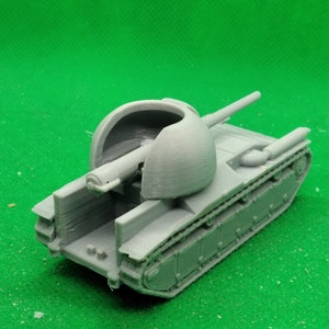 Puede incluir: Un modelo de tanque impreso en 3D de color gris con una torreta en forma de cúpula. La torreta está abierta y el cañón del arma es visible. El tanque tiene orugas y un diseño detallado.