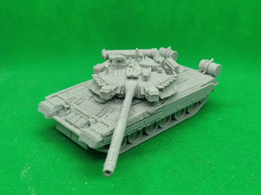 1/72 Scale Russian T-80UK Main Battle Tank (command Variant