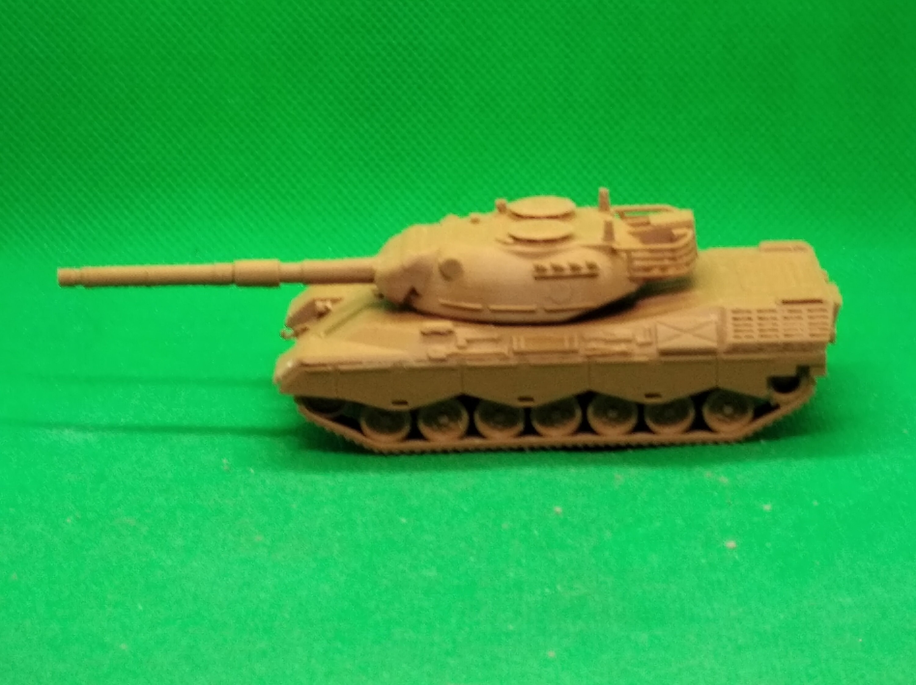 1/72スケールのドイツ軍レオパルト1A1主力戦車（第2～4バッチ製造