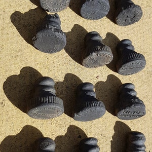 Antike vulkanisierte Gummistopper, Fundstücke Bastelzubehör