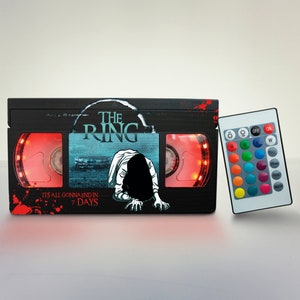 Lampe VHS rétro « The Ring » : décoration de film d'horreur faite main