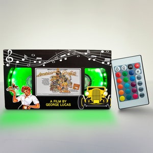 Handgemachte Amerikanische Graffiti VHS Lampe: Retro Schreibtischlampe mit Fernbedienung