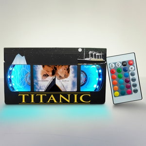 Lámpara Retro VHS, Años 80, 90, Regalo de cumpleaños, Navidad, Halloween, Regalo Titanic para bebé, Cartel de película, Película de terror, Accesorio de oficina