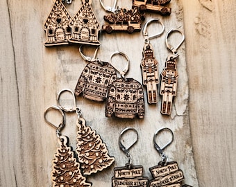 Handmade Maple Wood Christmas Earrings for Women, Festive Holiday Jewelry, Funny Gift Idea, Stocking Stuffer, Que je t’aime