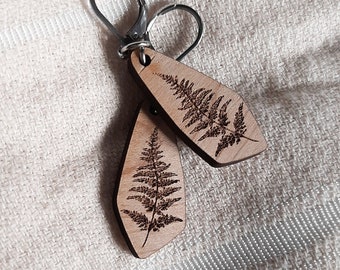 Boucles d’oreilles feuilles de FOUGÈRE de bois  - Bijoux pour une femme qui aime la nature - Cadeau bas de Noël pour amateur de plein air