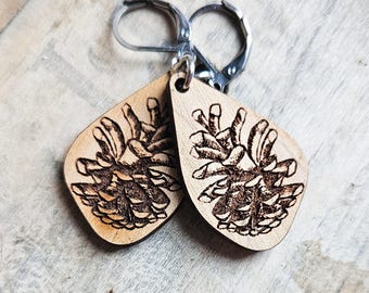 Wooden pinecone earrings, laser engraved | Lightweight nature jewelry handmade in Quebec | Stainless steel hooks