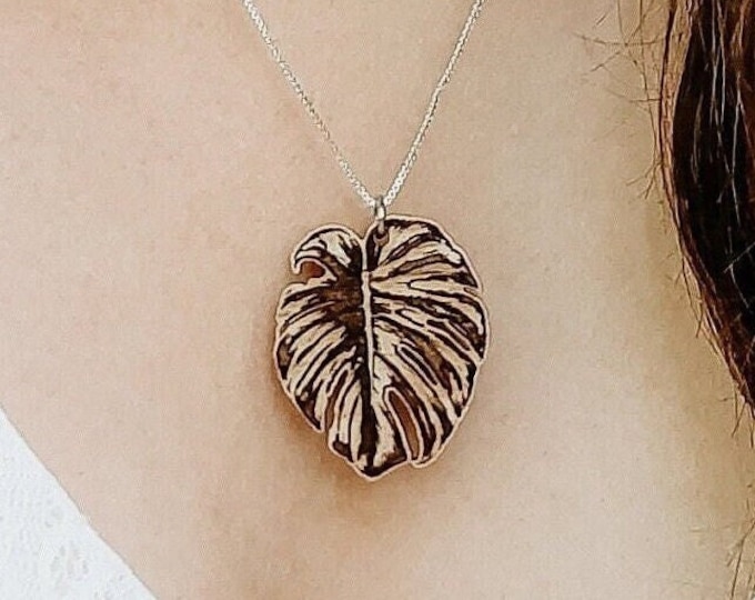 Monstera Leaf Wood Pendant | Plant mom gift | Tropical plant | Botanical Necklace | Wooden jewelry |Plant lover Gifts |Canada Free Shipping