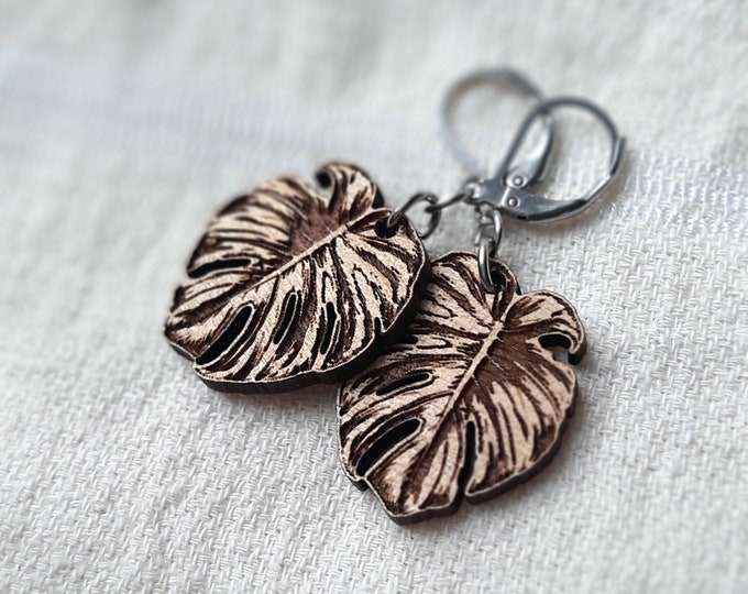 Monstera Leaf Earrings, Plant mom gift, Tropical plant jewelry, Botanical Earrings, Wooden leaf earrings, Monstera Plant lover Gifts