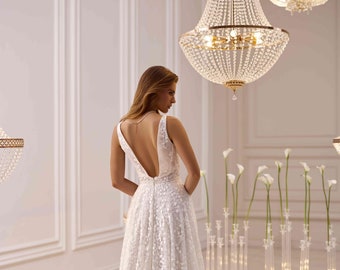 Florale Spitze A-Linie Brautkleid: Custom Brautkleid mit offenem Rücken