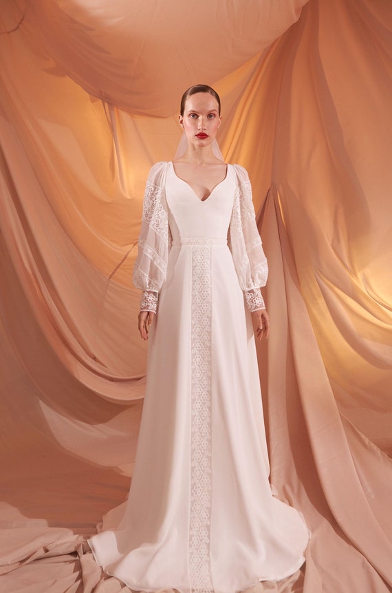 Rustic Elegance: Chiffon Wedding Dress with Macram Lace and Boho Sleeves