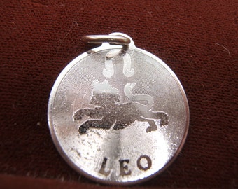 vintage sterling silver charm pendant disk zodiac leo