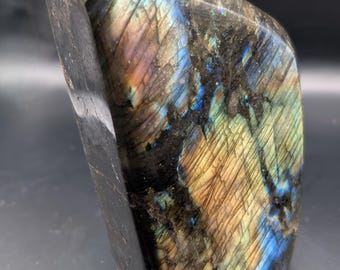 Labradorite De Madagascar - Pierre Gemme Ovale 73 Carats