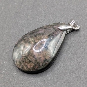 Mentogochol Obsidian Pendant