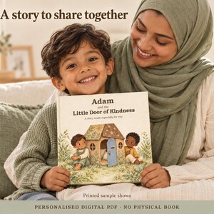 Peut inclure: Un livre pour enfants carré intitulé Adam and the Little Door of Kindness avec une illustration d'une petite maison et deux enfants. La couverture présente une porte bleue, du feuillage vert et des étoiles. Le texte indique A story to share together.