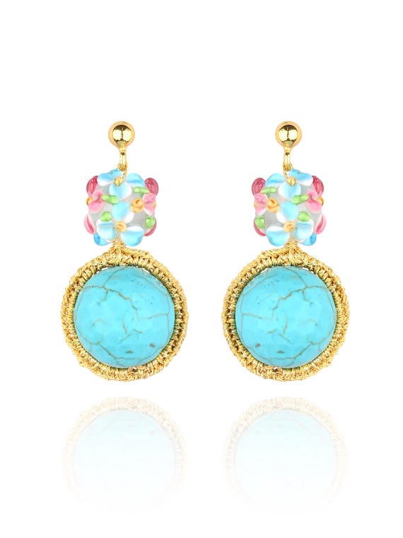 Thera Blossom Turquoise (ther06) Turquoise round faceted onyx, murano glass, gold plated ear studs with silver base (925) and gold thread.