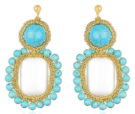 Thera Earrings (ther03) White onyx, turquoise howlite, turquoise beads, gold plated ear studs with silver base (925) and gold thread.