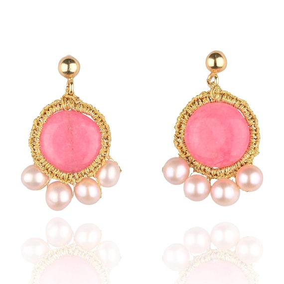 Alcmene Pink (alc01) Pink jade,freshwater pearls, gold plated ear studs with silver base (925), butterfly closure, gold thread.
