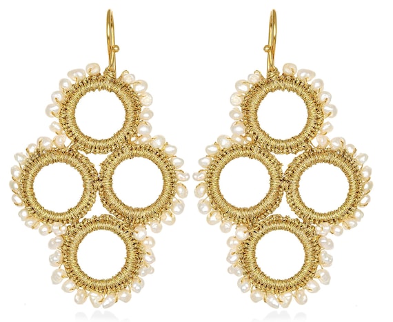 Ariadne earrings (aria01) Freshwater pearls, gold plated silver base hook (925), gold thread.