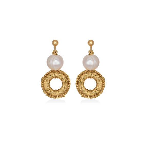 Chloe earrings (chl02) Freshwater pearls, gold plated ear studs with silver base (925) with butterfly closure and gold thread.