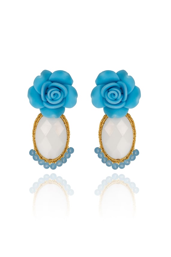 Rose Light Blue Earrings (roslb01) Polymer clay rose, white onyx, howlite beads 4mm, gold plated silver base hook (925) and gold thread.