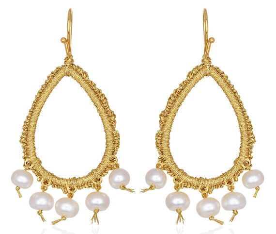 Chloe earrings (chl05) Freshwater pearls, gold plated silver base (925) hook and gold thread