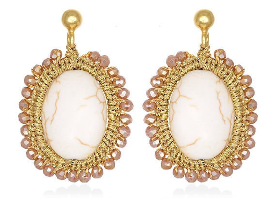 Sofia earrings (sof05) Howlite, faceted crystal caramel beads, plated ear studs with silver base (925) and gold thread.
