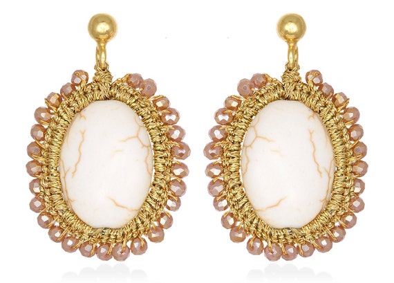 Sofia earrings (sof05) Howlite, faceted crystal caramel beads, plated ear studs with silver base (925) and gold thread.