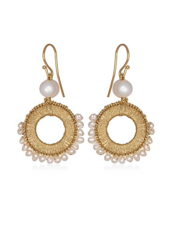 Chloe earrings (chl01)  Gold plated silver base (925) hook, freshwater pearls and gold thread.