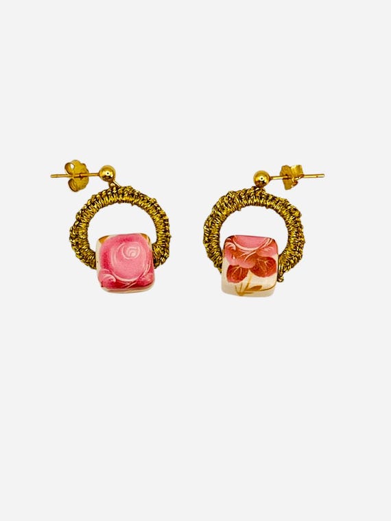 Pink Blossom Cube (cubp03) Ceramic bead, gold plated ear studs with silver base (925), gold thread.