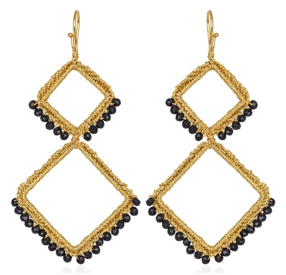 Ariadne earrings (aria04) Faceted black beads, gold plated silver base hook (925) and gold thread.