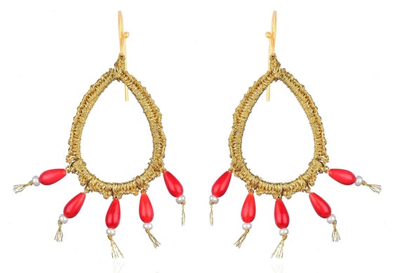 Chloe earrings (chl11) Coral beads, gold plated silver base (925) hook, white beads and gold thread.