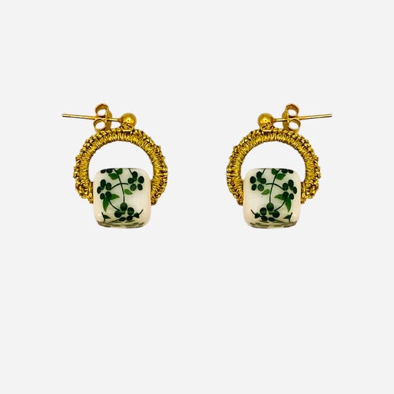Green Blossom Cube (cubg02) Ceramic bead, gold plated ear studs with silver base (925), gold thread.