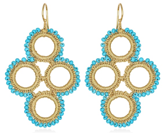 Ariadne earrings (aria02) Round turquoise howlite beads, gold plated ear studs with silver base (925) and gold thread.