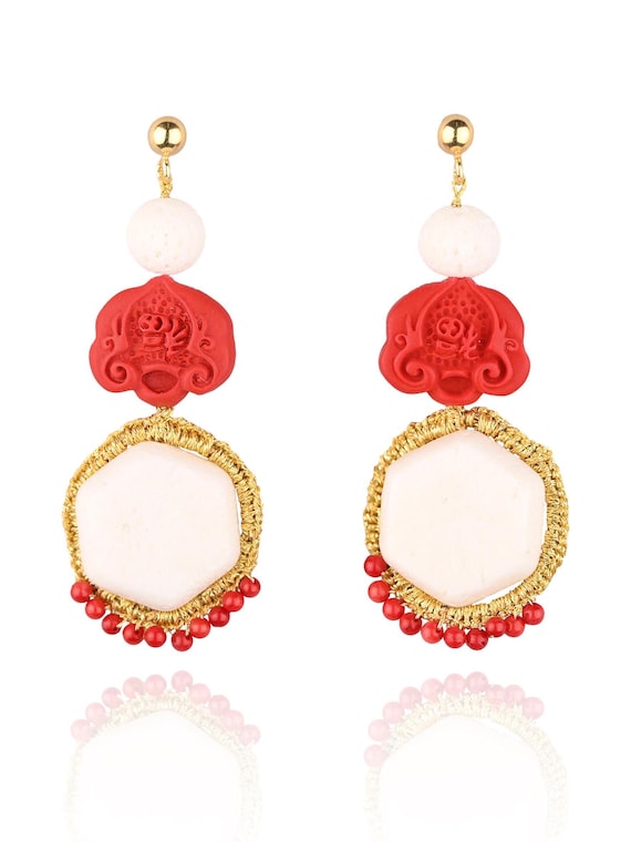 Semiramis Hexagon (sem04) Coral carved cinnabar, coral, gold plated ear studs with silver base (925) butterfly closure and gold thread.