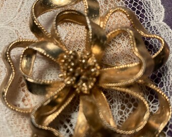 Goldtone Flower Brooch