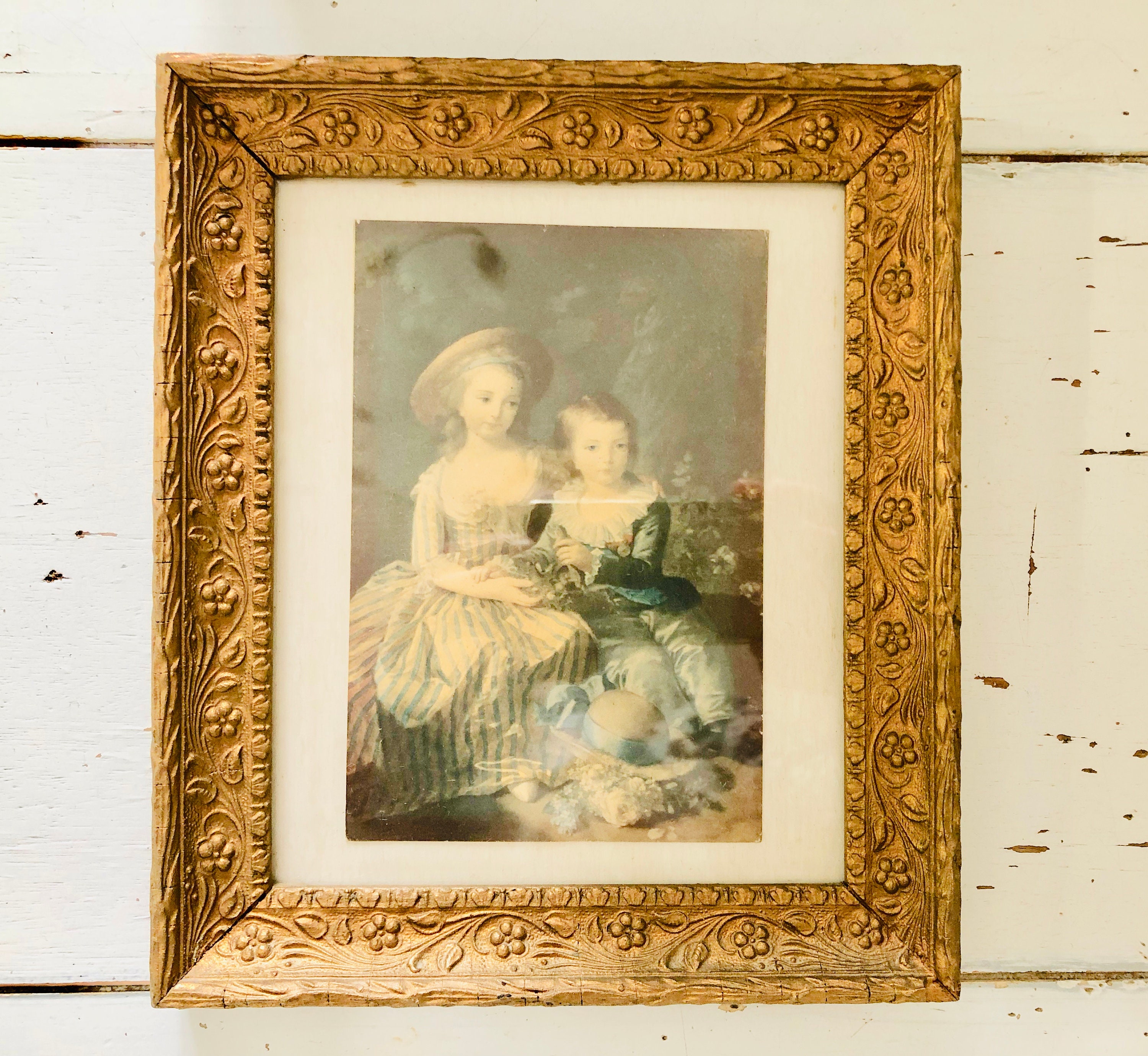 Très Joli Cadre Ancien en Bois Sculpté