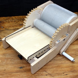Roller carder
